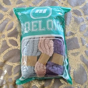 NWT 5 pair set of multi color cozy socks